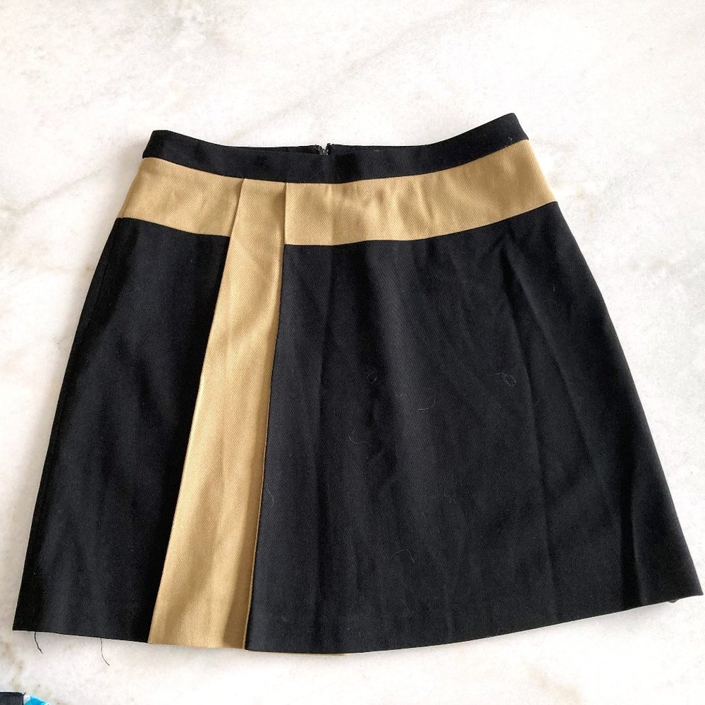 Club Monaco black & tan A-line skirt (size 8), side pleats, neutral basic